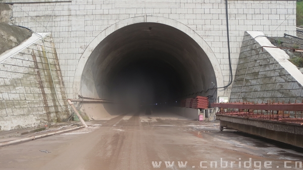 贵州铁路扩能改造工程隧道出口预加固桩施工方案(抗滑桩,单压式明洞门