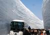 日本“雪墙公路”对外开放 两侧积雪20米
