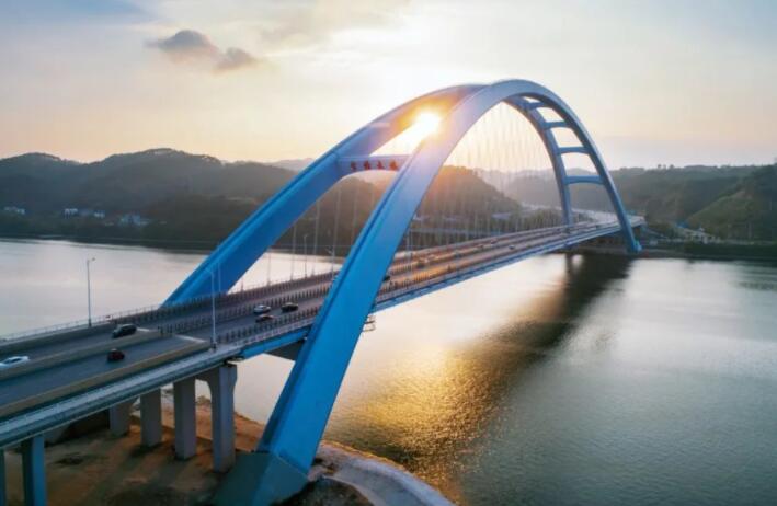 科技创新成就世界第一大推力钢箱拱桥柳州官塘大桥